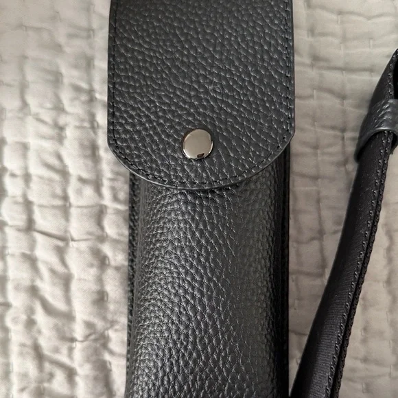 BANDOLIER Lana Glasses Strap
ADJUSTABLE CROSSBODY GLASSES POUCH IN BLACK/PEWTER - Picture 6 of 12